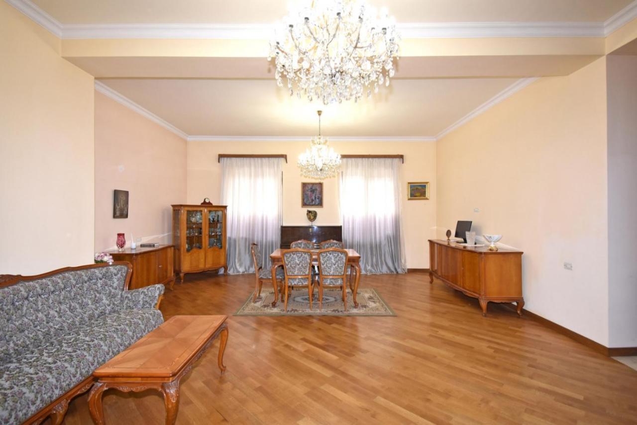 Homestay At City Center Erévan Extérieur photo