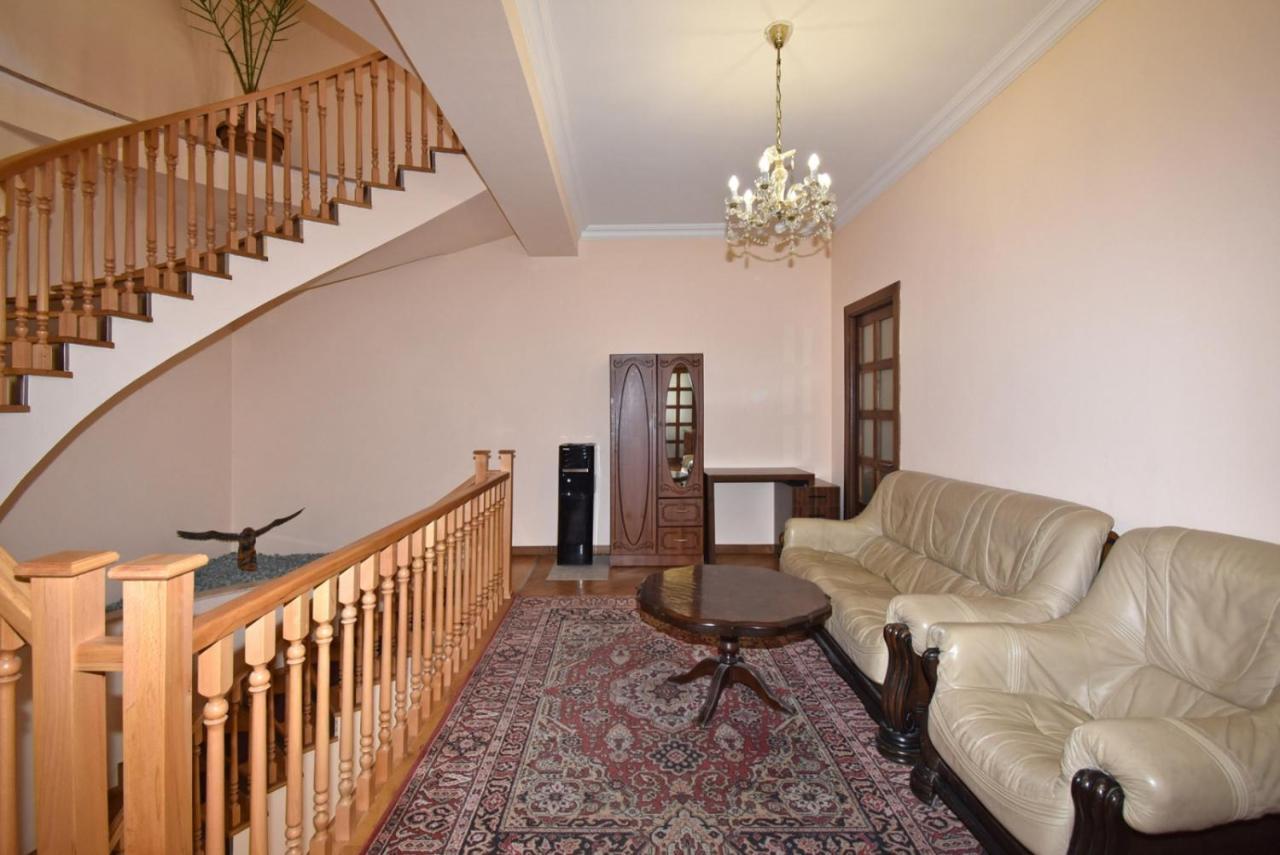 Homestay At City Center Erévan Extérieur photo