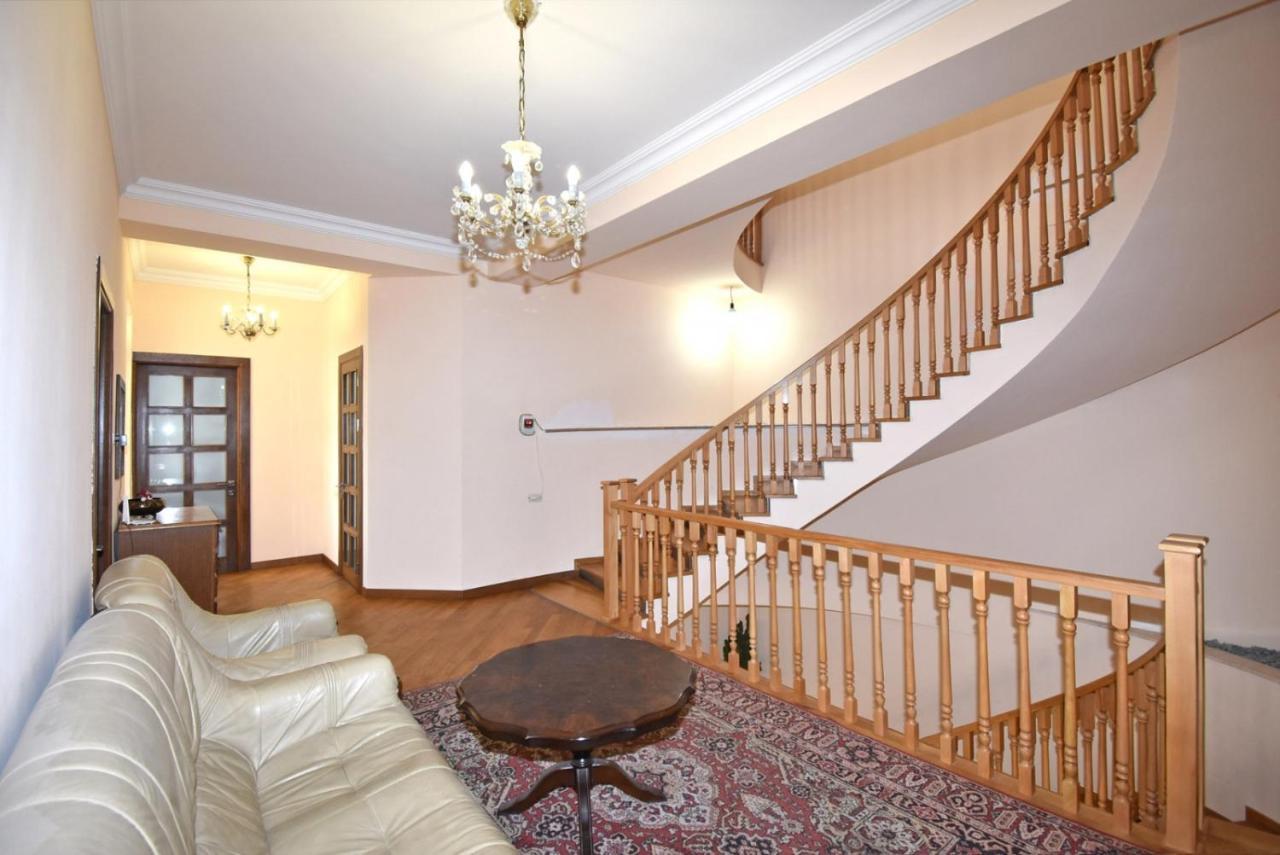 Homestay At City Center Erévan Extérieur photo