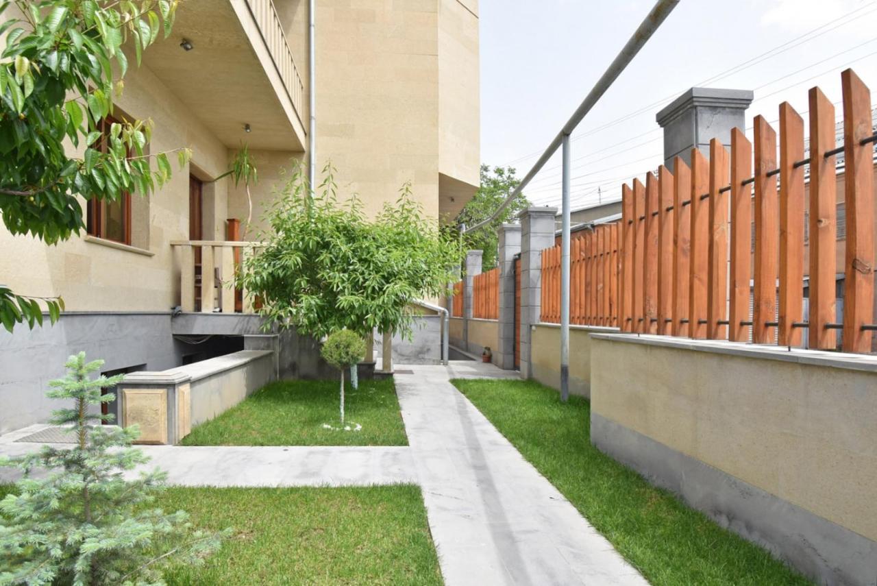 Homestay At City Center Erévan Extérieur photo