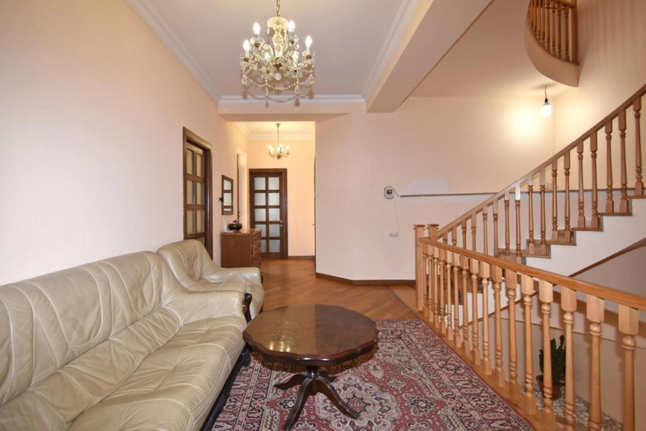 Homestay At City Center Erévan Extérieur photo