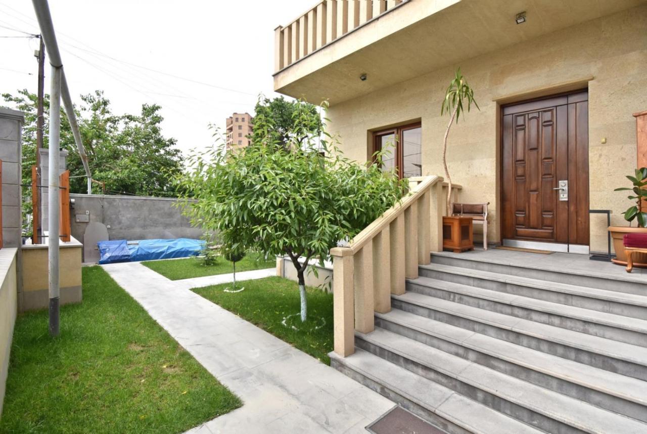 Homestay At City Center Erévan Extérieur photo