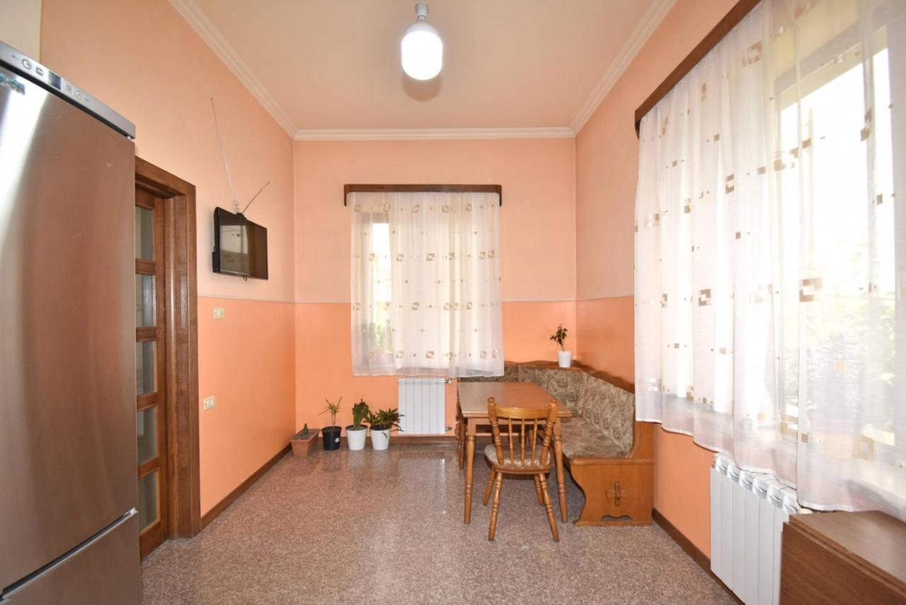 Homestay At City Center Erévan Extérieur photo