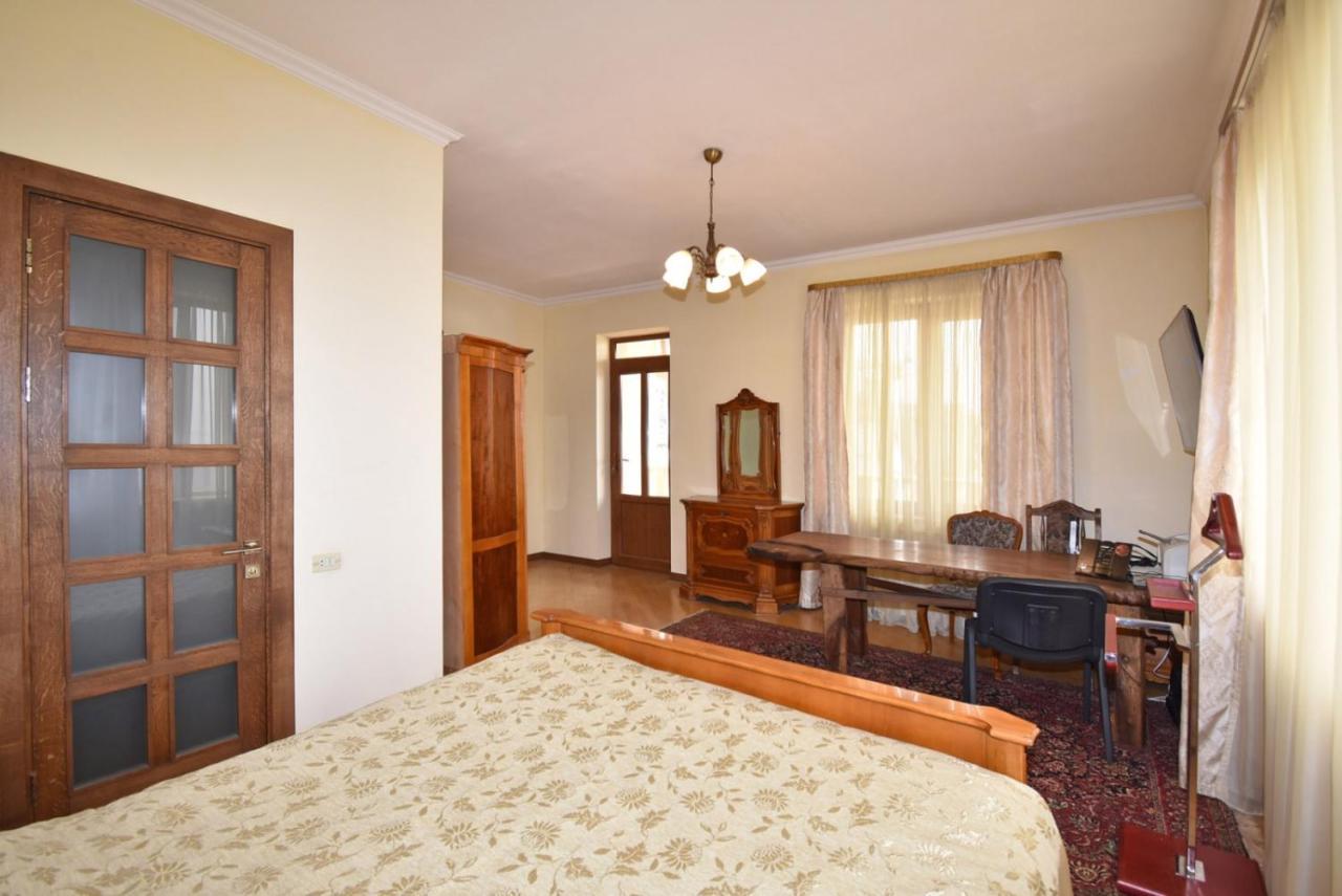 Homestay At City Center Erévan Extérieur photo
